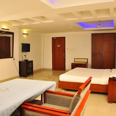 Hotel Luciya Kochi ภายนอก รูปภาพ
