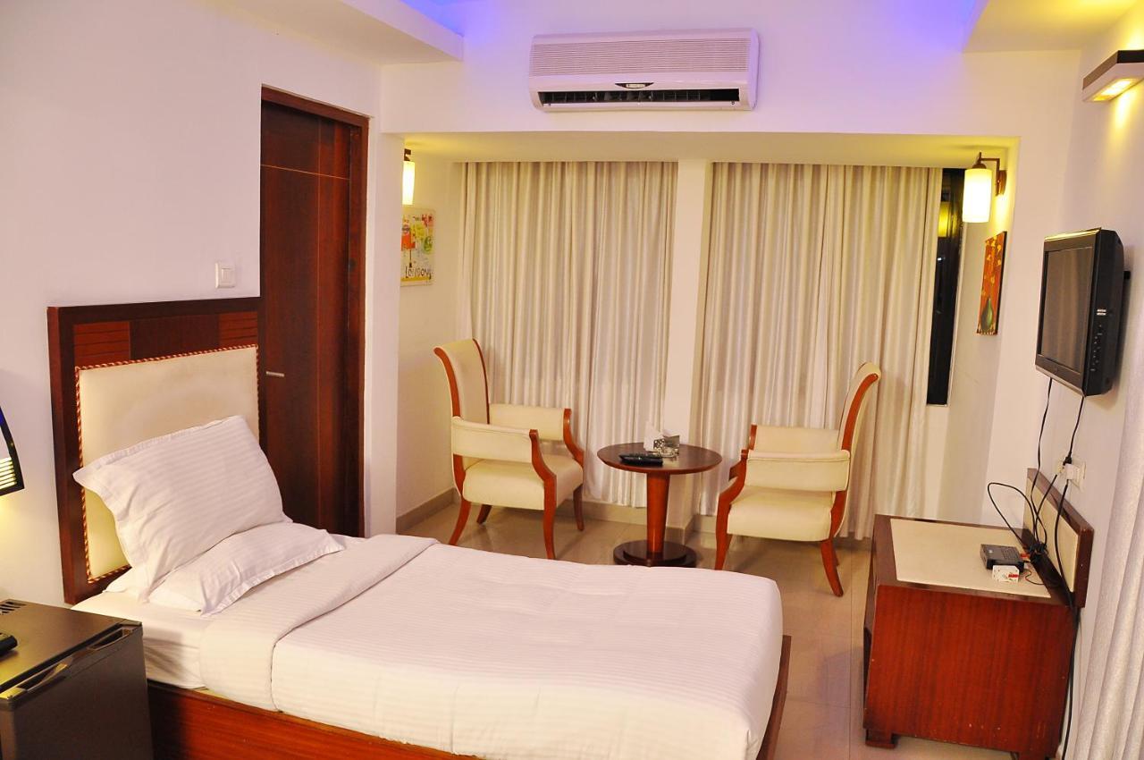 Hotel Luciya Kochi ภายนอก รูปภาพ