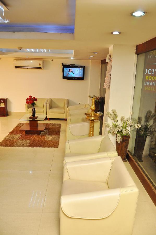 Hotel Luciya Kochi ภายนอก รูปภาพ