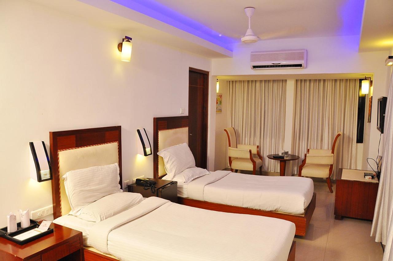 Hotel Luciya Kochi ภายนอก รูปภาพ